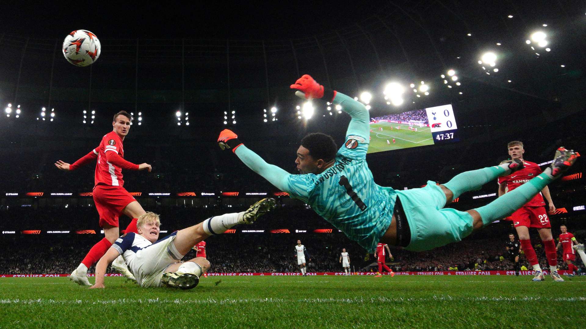 间的默契配 间的默契配